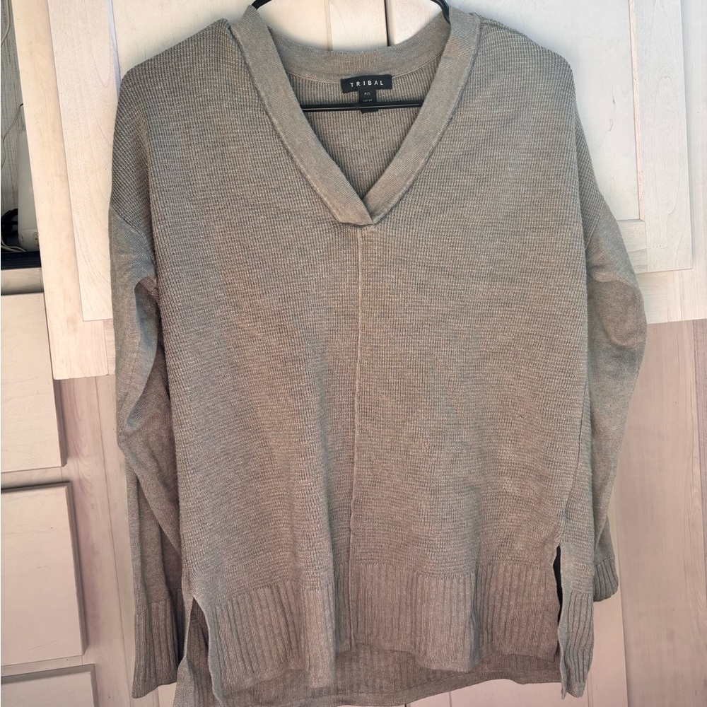 Tribal V-Neck Sweater in green